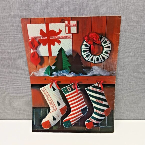 Christmas Projects for Plastic Canvas Leisure Arts 20 Craft Sewing Stitch 70s - Picture 3 of 3